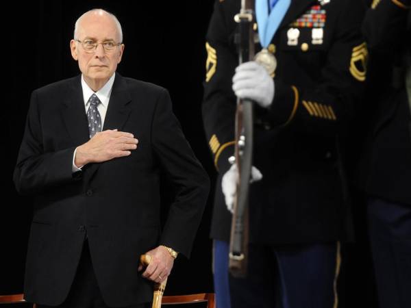 Fotografía de archivo del exvicepresidente estadounidense Dick Cheney, en noviembre de 2010, en la Universidad Metodista del Sur, en Dallas (Texas, EE.UU.) Cheney falleció a los 84 años, según un comunicado de su familia. EFE/Larry W. Smith