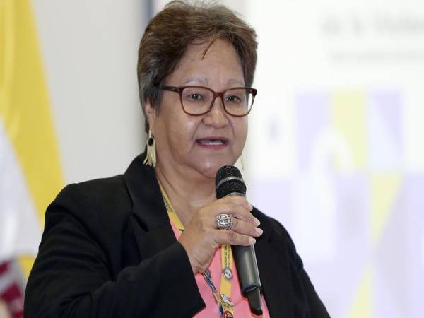 La directora del Observatorio Nacional de la Violencia de la Universidad Nacional Autónoma de Honduras (UNAH), Migdonia Ayestas, habla durante la presentación de un informe sobre violencia contra la mujer este martes, en Tegucigalpa (Honduras). EFE.