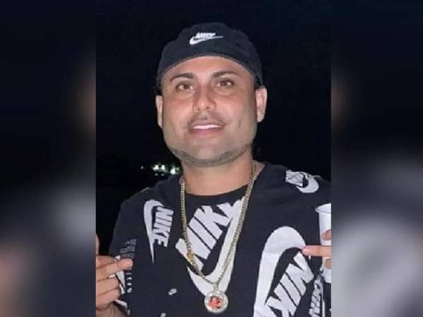 De acuerdo con las investigaciones, Reyes asesinó a las mujeres a disparos dentro del vehículo y luego tomó un avión de regreso a Estados Unidos.