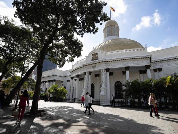 Fotografía de archivo de la fachada de la Asamblea Nacional de venezuela, en Caracas (Venezuela). EFE