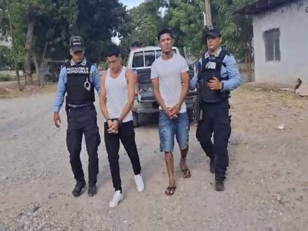 <b>Franklin Moreira y Erick Cárcamo, reclusos del Centro Penal de Olanchito, Yoro. </b>