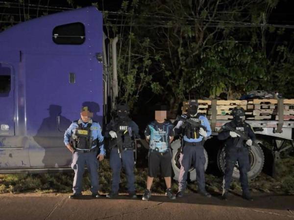 Los paquetes estaban ocultos en compartimientos diseñados específicamente para evadir la detección policial.