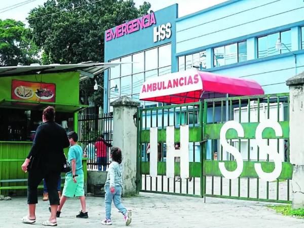 Entrada del IHSS en San Pedro Sula. Imagen de archivo La Prensa.