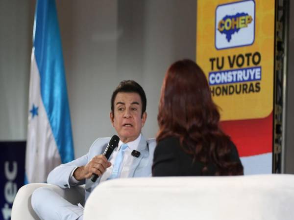 Salvador Nasralla durante el conversatorio organizado por el Cohep. Foto LA PRENSA.