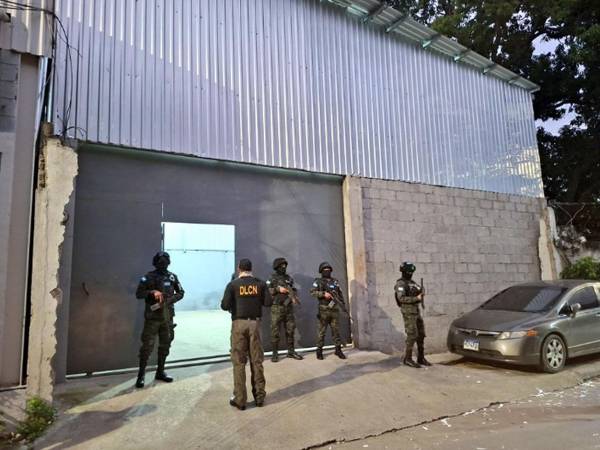 Elementos de la Policía Militar y de la Dirección de Lucha Contra el Narcotráfico (DLCN) participan en los operativos.