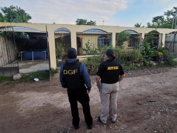 Los agentes ejecutan los allanamientos en <b>Santa Rita, Copán</b>, y en <b>Villanueva, Cortés</b>.