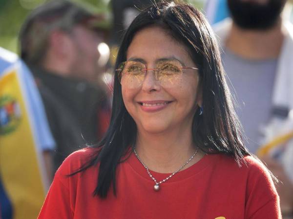 Fotografía de archivo del 11 de agosto de 2025 que muestra a la vicepresidenta ejecutiva de Venezuela, Delcy Rodríguez, participando en una manifestación, en Caracas (Venezuela). EFE