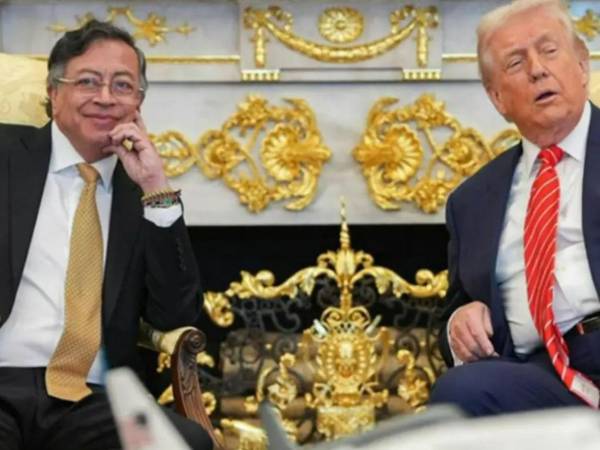 Fotografía cedida por la Presidencia de Colombia del mandatario, Gustavo Petro, en una reunión con su homólogo de Estados Unidos, Donald Trump. Presidencia de Colombia / EFE