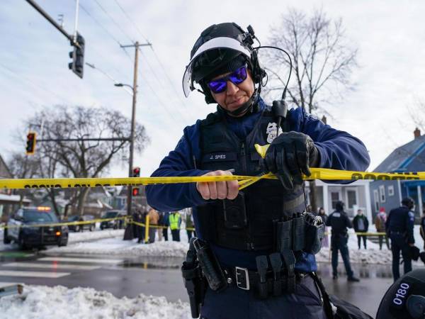 Los hechos de hoy también recuerdan la muerte en 2020 del afroamericano George Floyd a manos de la policía en Minneapolis.