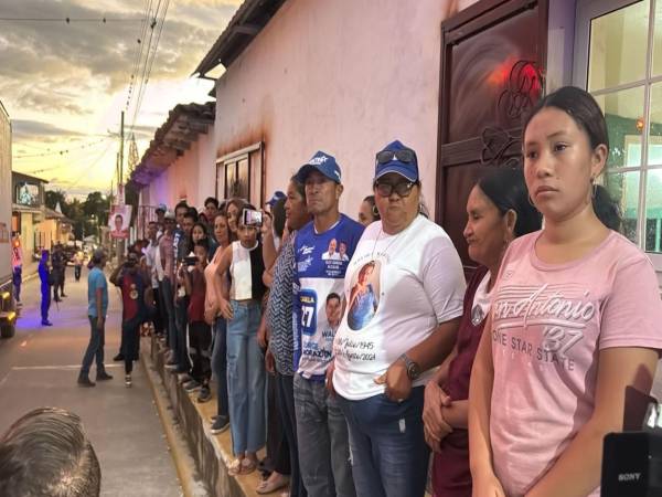 Desde muy temprano, los votantes llegaron a los centros de votación. Foto tomada de la cuenta de X de Cesia Mejía.