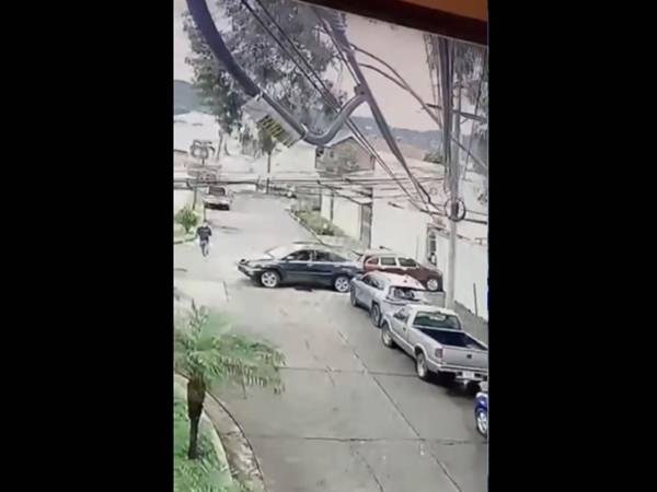 La mujer que chocó un total de 11 vehículos en la colonia<b> Lomas del Guijarro</b>, en Tegucigalpa, fue trasladada por agentes de la Dirección Nacional de Vialidad y Transporte (DNVT) al <b>Hospital Psiquiátrico Mario Mendoza</b>, donde quedó ingresada.