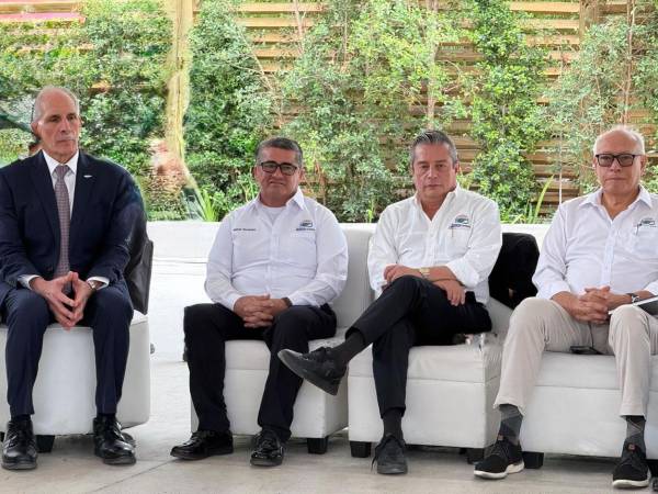 El presidente Asfura se comprometió a gestionar la ampliación vial, incluyendo un tramo de dos carriles entre Tela y La Ceiba.