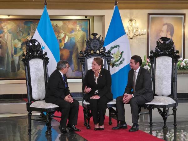 Este procedimiento marca la acreditación oficial de los diplomáticos ante el <b>Gobierno de Honduras. </b>