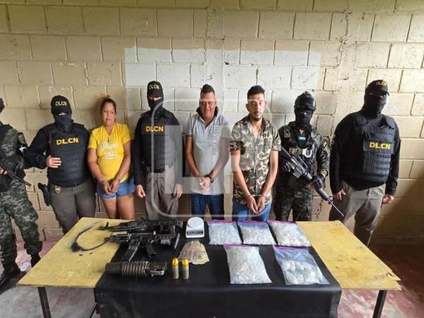 Los tres detenidos fueron trasladados a Tegucigalpa para ser presentados ante el juzgado correspondiente.