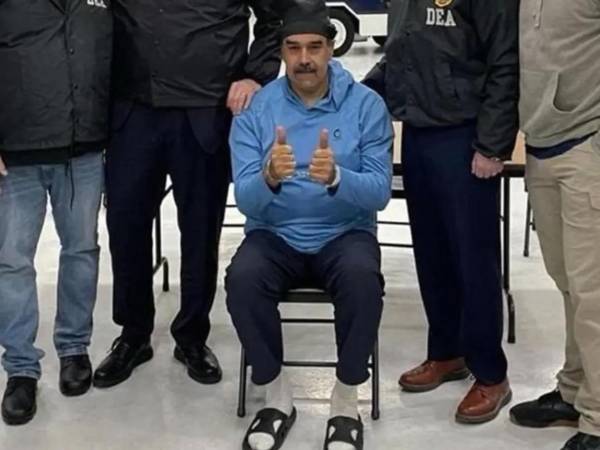 Maduro<b> </b>está acusado de cuatro cargos: tres de conspiración para cometer narcoterrorismo, importar cocaína y poseer ametralladoras y artefactos destructivos, y un cuarto delito de posesión de esas armas.