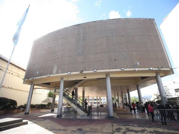 Los bajos del Congreso Nacional, en Tegucigalpa, este martes. Fotografía: David Romero.