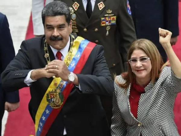 La nueva primera dama, nacida en el estado de Cojedes (centro) en 1956, está comprometida con el proceso bolivariano desde hace más de tres décadas, cuando se sumó, junto con Maduro, al movimiento génesis del chavismo, el MBR-200.