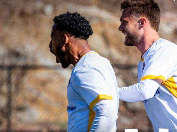 Juan Carlos Obregón celebrando su anotación con el <b>Westchester SC.</b>