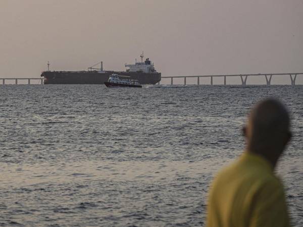 La estatal Petróleos de Venezuela (Pdvsa) aseguró que las exportaciones de crudo y sus derivados se desarrollan con normalidad, después de que Estados Unidos ordenara el bloqueo total y completo de todos los petroleros sancionados que entren y salgan del país suramericano. EFE