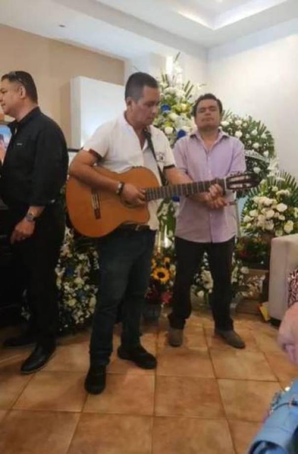 “Una de las cosas que desearía que me esté ayudando mucho para poder sobrevivir a esta situación es que nos ocupemos”, agregó.