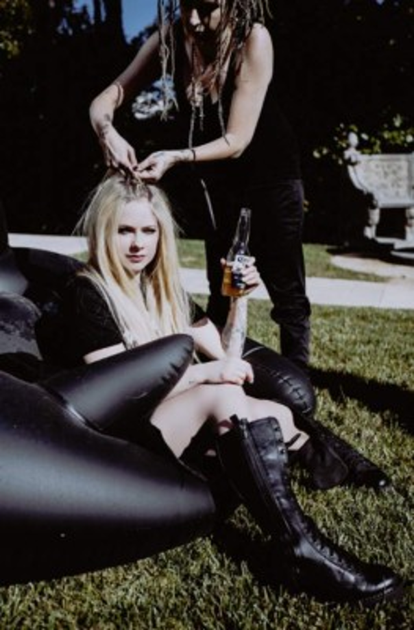 'Estoy recuperando mi vida. Ahora deseo compartir mi sanación y esperanza a través de mi música', agregó la cantante canadiense.