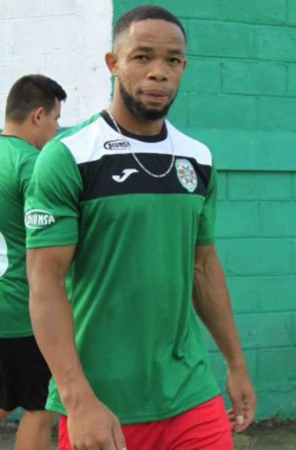 Carlos Róchez: El mediocampista ofensivo ya suda la camiseta del campeón Marathón, llega procedente de la UPNFM.