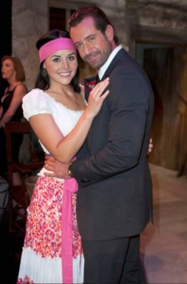 Antes que su affair con Irina Baeva terminará con su matrimonio, Geraldine Bazán tuvo que sufrir otros rumoradas aventuras de su marido. Como en 2012, cuando se le relacionó con Zuria Vega, con quien actuó en la novela 'Un refugio para un amor'.<br/>