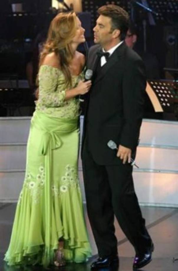 En varias ocasiones la pareja compartió el escenario, cosa que sus fanáticos amaban ya que el derroche de amor y complicidad entre ambos saltaba a la vista.