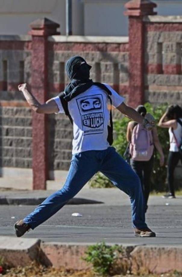 En los últimos años, las protestas que terminan con enfrentamiento a pedradas y gases se han convertido parte del diario vivir por las tardes en la Ciudad Universitario en Tegucigalpa.