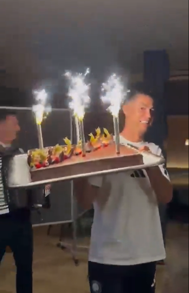 Cristiano Ronaldo emociona a un cocinero del Al-Nassr con un gesto inesperado