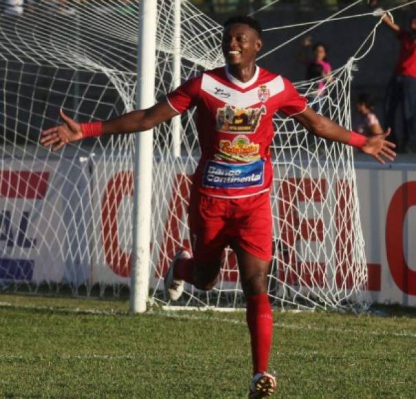 Henry Martínez: Jugó en clubes como Real España, Honduras Progreso, Real Sociedad, hoy milita en el Santos FC del Ascenso.