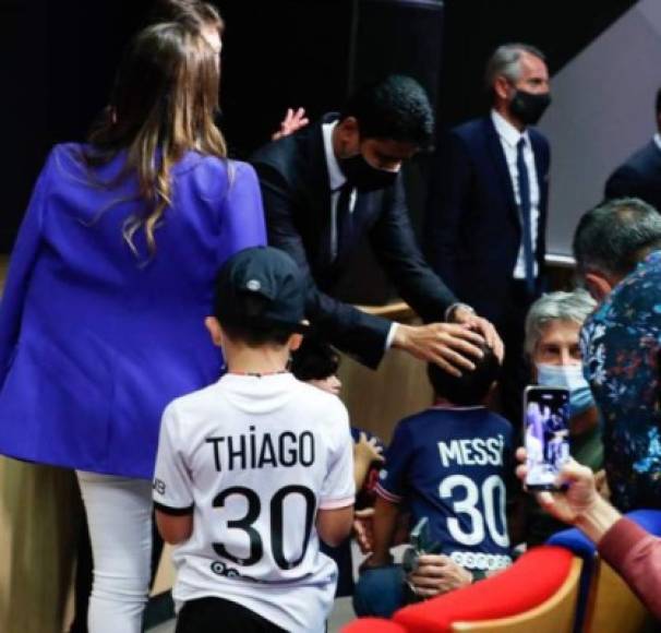 El presidente del PSG se mostró muy cariñoso con los hijos de Messi.