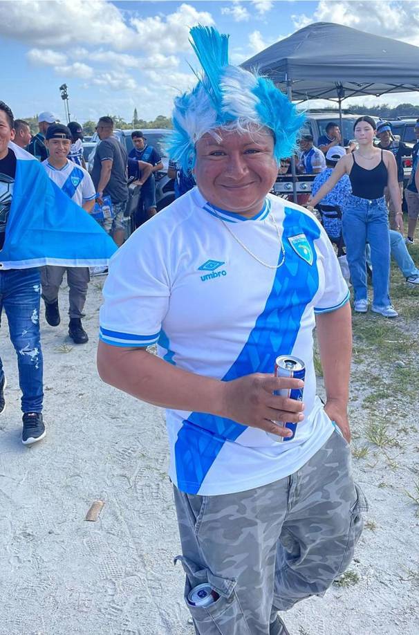 Bellezas, bailes y fiesta catracha: el ambiente en el Honduras-Guatemala en Miami