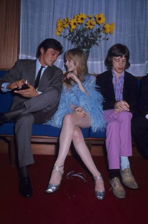 Los artistas Alain Delon, Marianne Faithfull y Mick Jagger en la segunda mitad de la década de los 60.