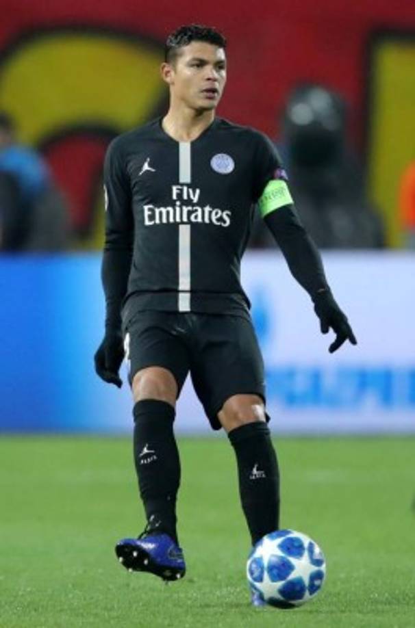 Thiago Silva - El también brasileño es el capitán del equipo y un fijo en la defensa. Encabezará la zona baja del PSG.