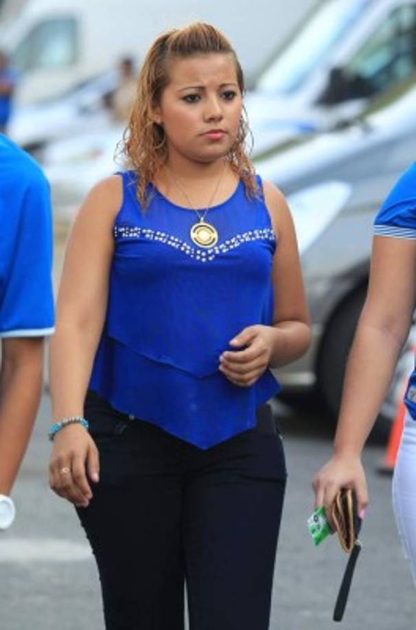 Las mujeres vistieron colores alusivos a su equipo.