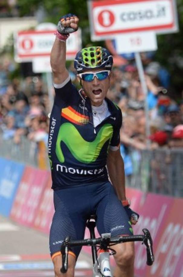 El ciclista español Alejandro Valverde del Movistar celebra su victoria en la decimosexta etapa del Giro de Italia, una carrera de 132km entre las localidades de Bressanone y Andalo en Italia. Foto EFE/Luca Zennaro