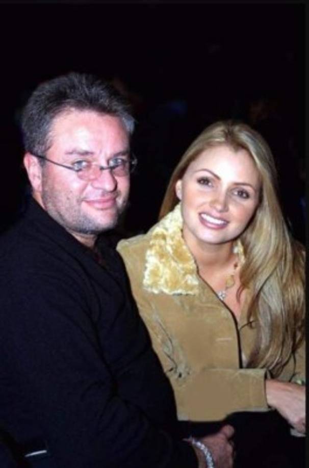 Angélica y El Güero iniciaron una relación que los llevó a vivir 10 años en unión libre, tiempo durante el cual formaron a una familia con tres retoños.