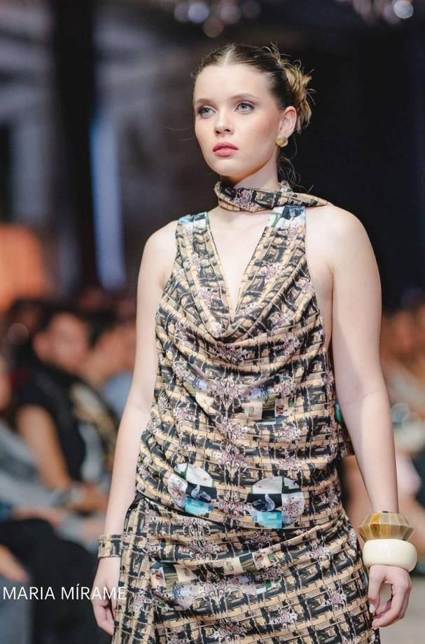 Cecilia García desfilando la colección ‘Amuleto‘ de María Mírame en BAC Estilo Moda 2024.