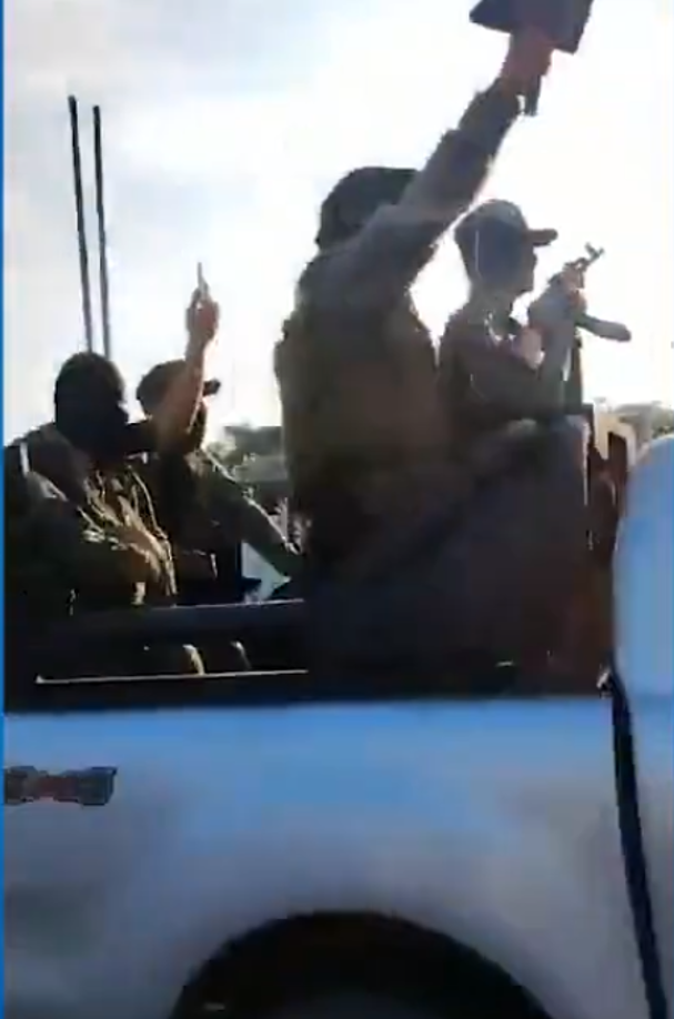 “¡Puro Sinaloa!” Convoy de sicarios presume potentes armas en desfile