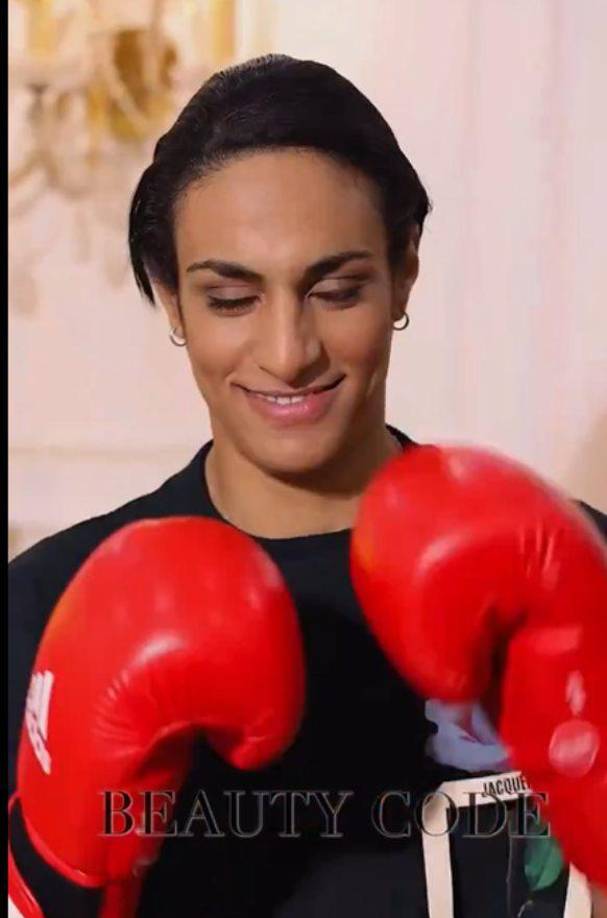 ”Para conseguir su medalla no tuvo tiempo que perder en salones de belleza o compras. Ella nunca sintió la necesidad de ajustarse a esos estándares para demostrar su existencia”, indicó el salón en la publicación.