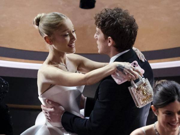 Ariana Grande y Ethan Slater en una foto de archivo.