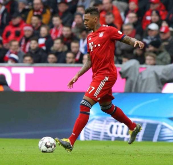 Jerome Boateng: El defensor se niega a darse por vencido y quiere quedarse en el campeón Bayern Múnich de Alemania, pese a que el propio presidente del club ha señalado que debe de buscar otro equipo. 'Quiero mostrar mi clase de nuevo después de esta temporada decepcionante', ha dicho en Kicker.<br/>