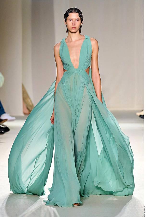 Los vestidos de telas ligeras con diseños paletoneados o con transparencias.