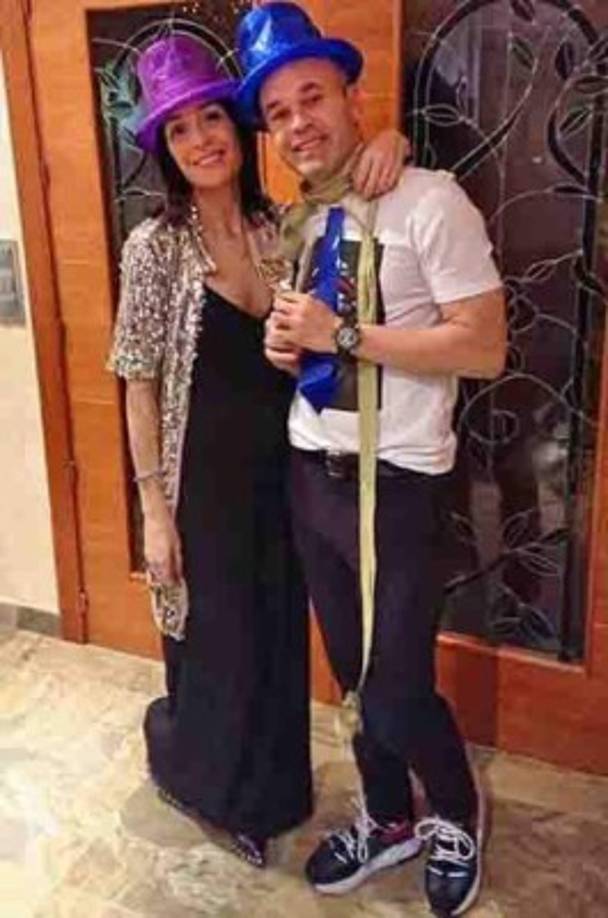 Andrés Iniesta recibió el 2019 en familia.