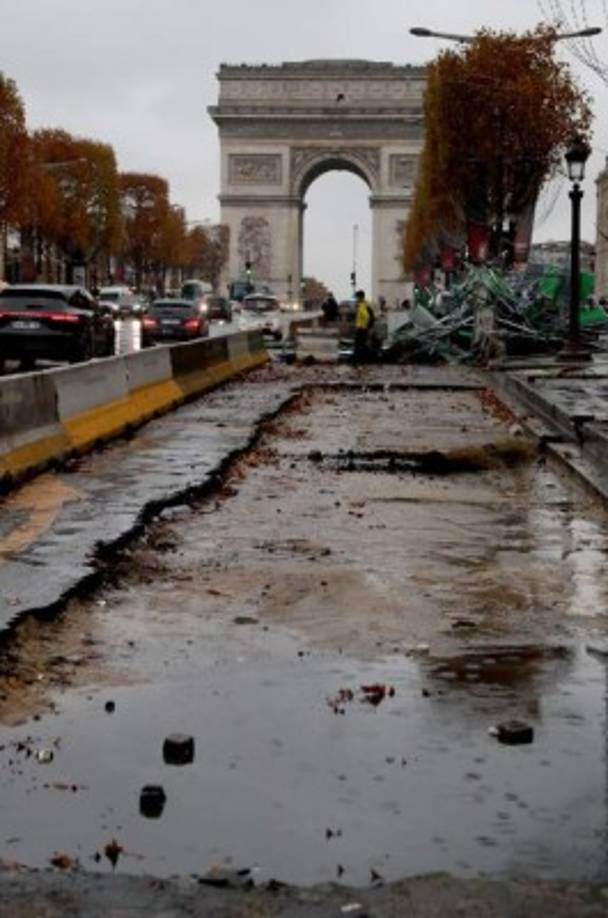 El ministro Castaner culpó de la violencia a la líder de la extrema derecha francesa, Marine Le Pen, considerando que 'sediciosos' respondieron a su llamado a desfilar por los Campos Elíseos.