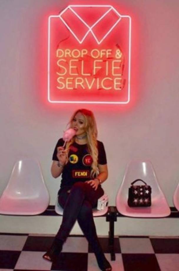 Tiffany, que creció en Los Angeles junto a su madre, mantiene su amistad con las celebridades pese a haberse mudado a Washington para continuar sus estudios universitarios.