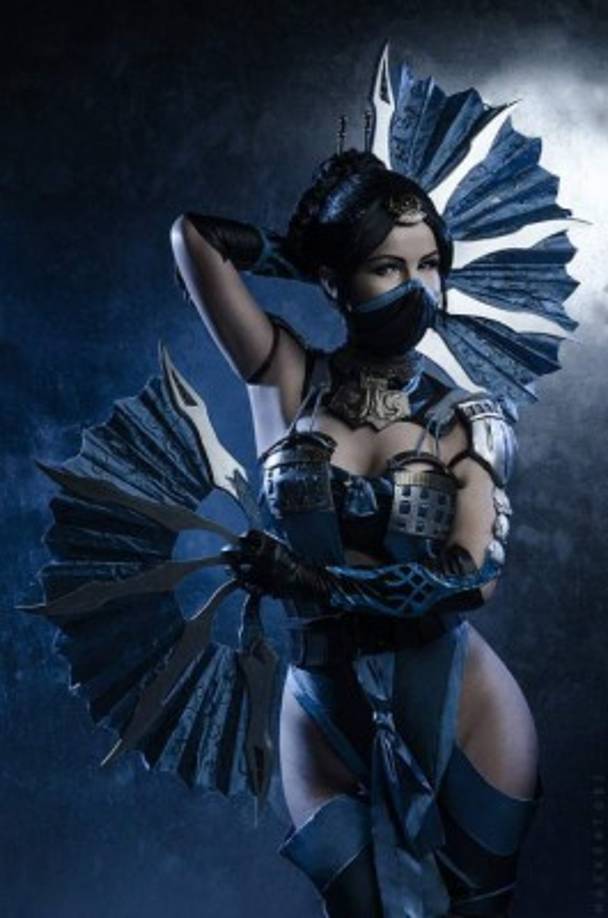 #6<br/>Con su escultural figura y sus dotes de combate, KITANA se destaca entre los personajes de 'Mortal Kombat', no importa que no podamos ver por completo su velado rostro.