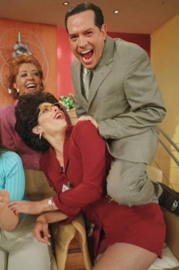 El personaje de 'Tere la secretaria' no podía faltar cada tarde, al lado de Pepillo Origel, Flor Rubio y Verónica Gallado en las transmisiones de Televisa.