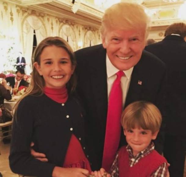 Don Jr. compartió esta imagen en redes sociales de sus hijos posando con el abuelo presidente.
